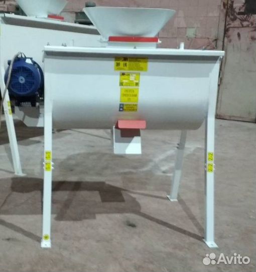 Смеситель кормов горизонтальный сго-4