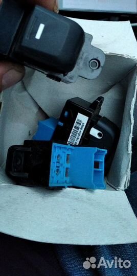 Кнопка стеклоподъемника передняя правая Киа Рио