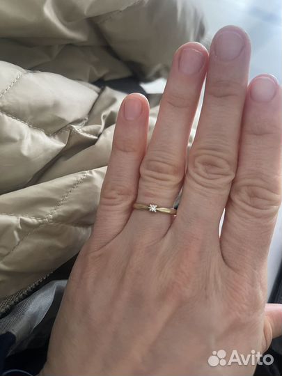 Золотое кольцо с бриллиантом заводское