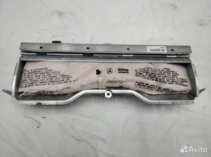 Подушка безопасности коленная w207 coupe E-class