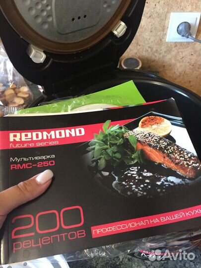 Продам мультиварку Redmond 250