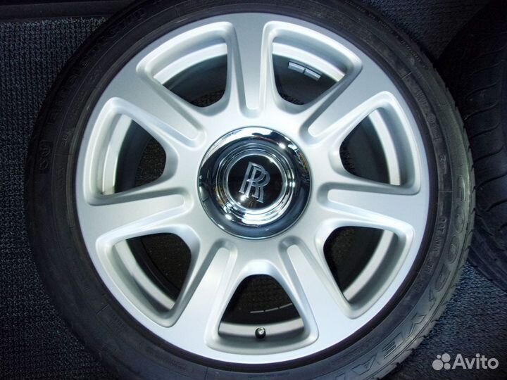 Оригинальные колеса на Rolls-Royce