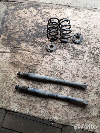 Задний стойки на ларгус