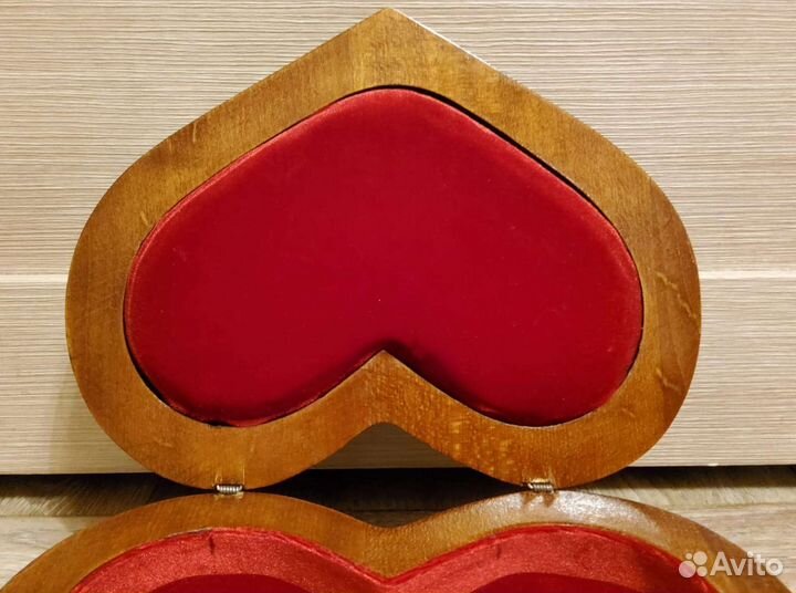 Девянная шкатулка в виде сердца