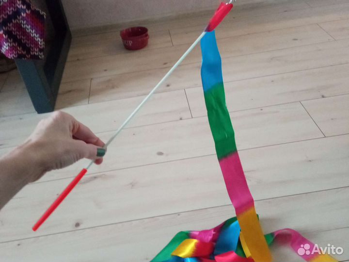 Гимнастическая лента и мяч