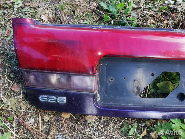 Накладка крышки багажника Мазда 626 GE