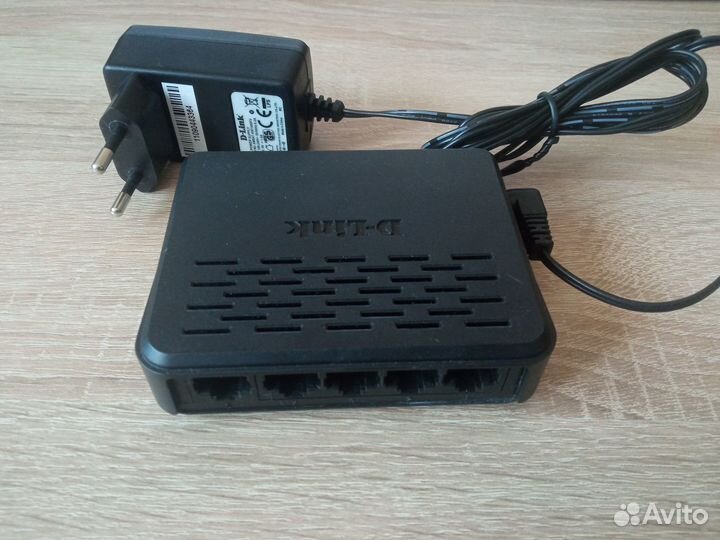 Коммутатор D-Link DES-1005A