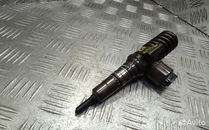 Форсунка топливная Audi A4/RS4/S4