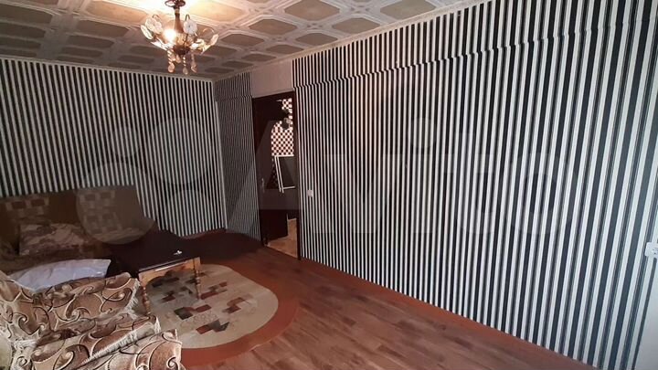 2-к. квартира, 43 м², 1/3 эт.