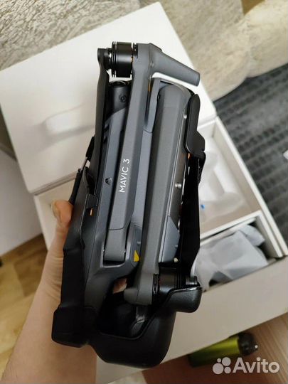 Квадрокоптер DJI Mavic 3