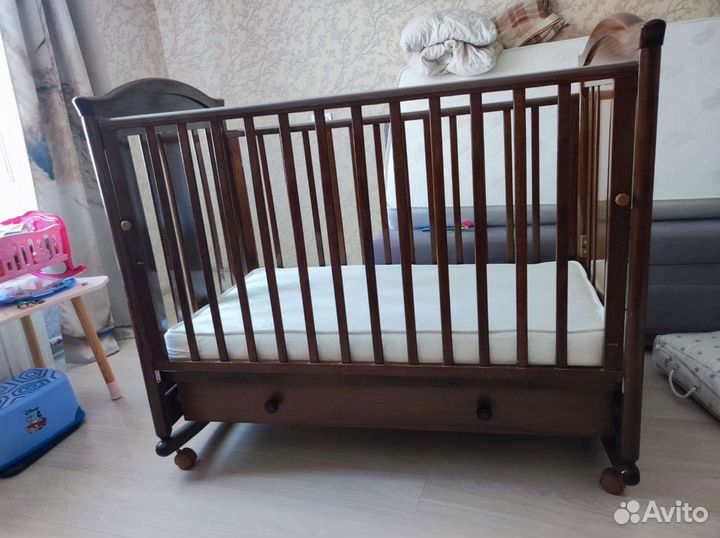 Детская кроватка