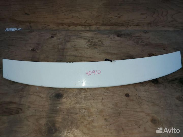 Спойлер крышки багажника Toyota Prius 2 NHW20