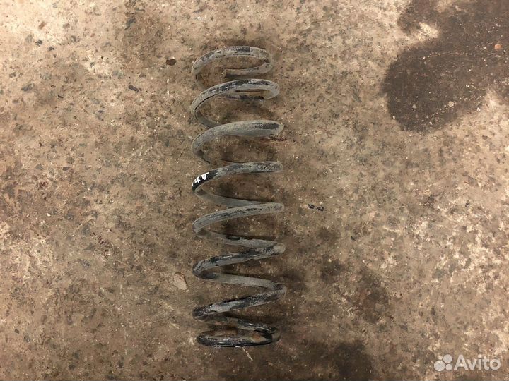 Suzuki jimny пружина передняя