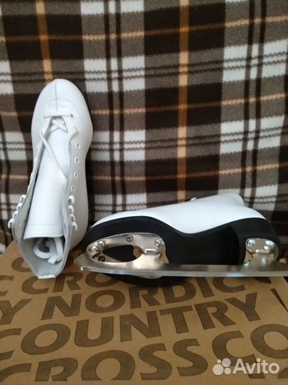 Коньки фигурные для девочки новые р34