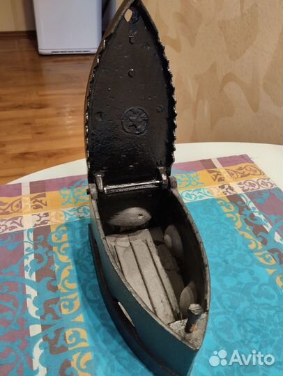 Утюг угольный чугунный