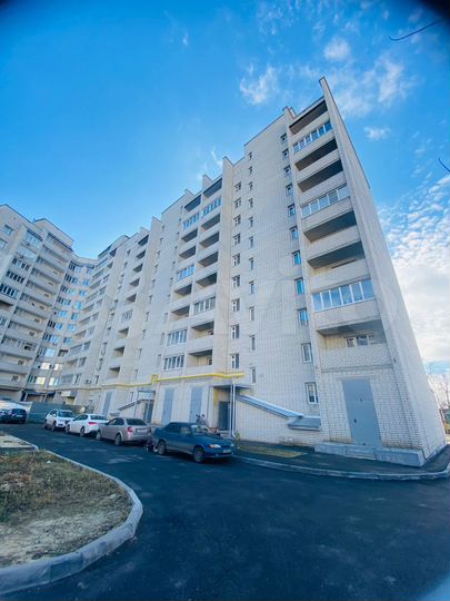 2-к. квартира, 70,8 м², 2/10 эт.