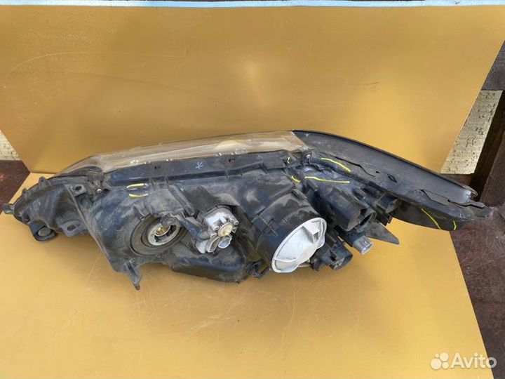 Фара ксеноновая правая Lexus Es250 2012-2015