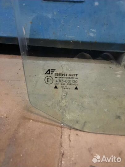 Стекло двери передней правой на VW Sharan 95г