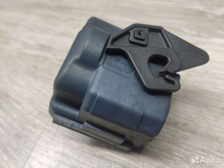 Привод лючка топливного бака Mercedes C W204