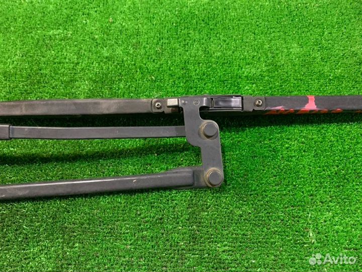 Держатель дворника Toyota Ractis NCP125 1NZ-FE