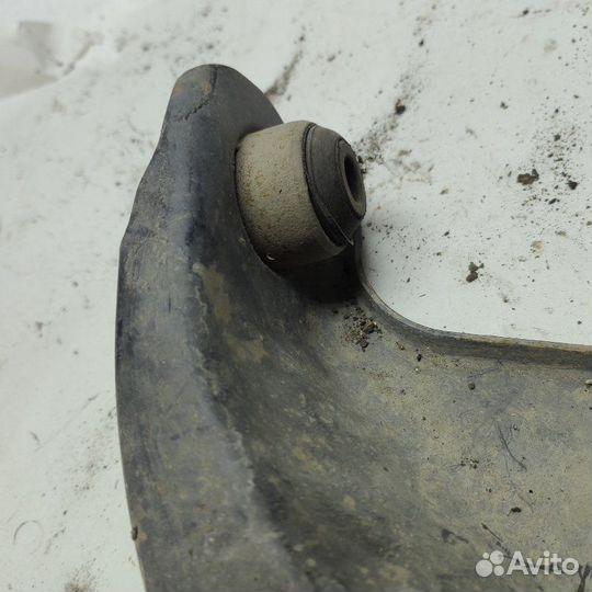 Рычаг подвески передний правый Renault Logan 2004