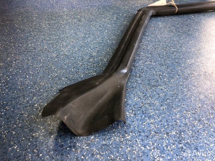 Уплотнитель проема двери правый Subaru Legacy BL5