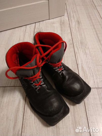 Ботинки лыжные