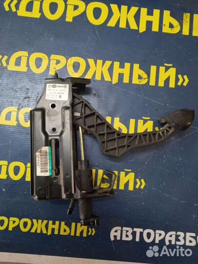 Педаль сцепления Skoda Octavia Tour