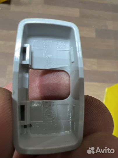 Колпачок кронштейна козырька VAG