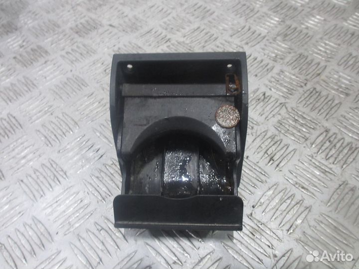 Подстаканник левый MAN 81637400064