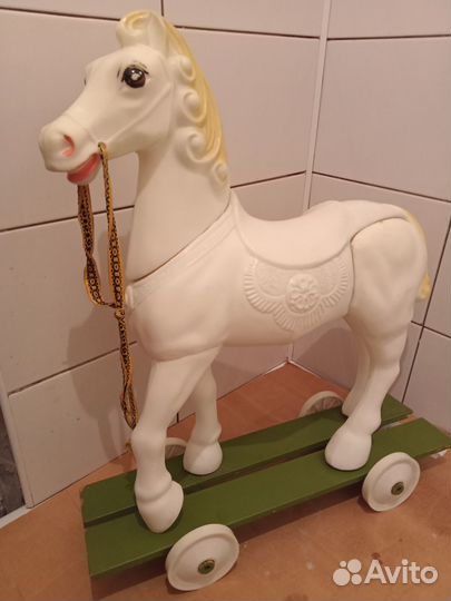 Конь каталка снежок СССР
