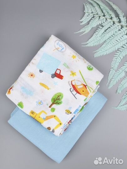 Наборы новых муслиновых пеленок и чепчиков