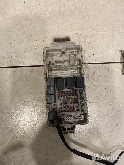 Блок предохронителей в салоне Mitsubishi Lancer 9