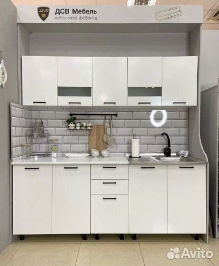 Кухонный гарнитур белый 2м