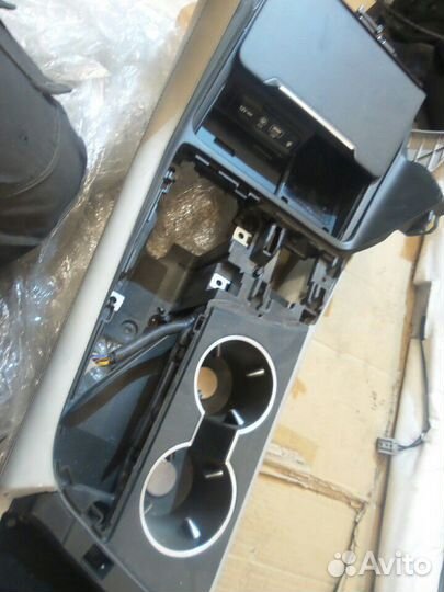 Консоль центральная hyundai genesis G70