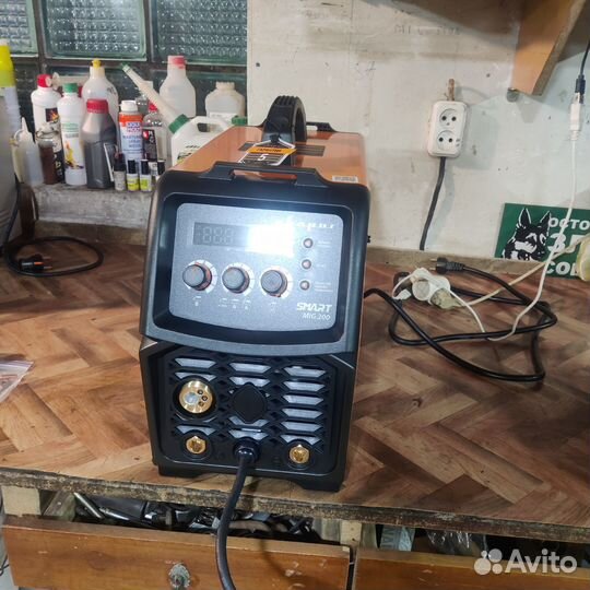 Сварочный инвертор Сварог MIG 200 real SMART