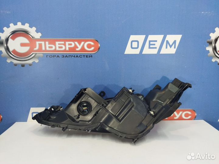 Фара правая Toyota Camry 8 хв70 2017