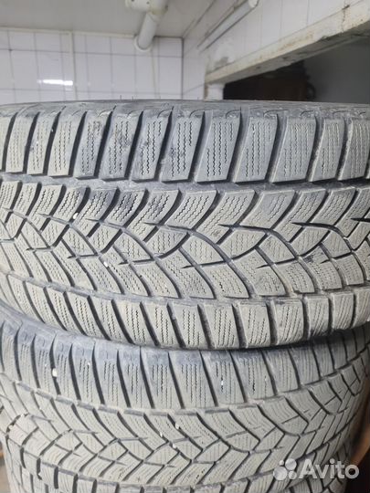Goodyear UltraGrip Performance 235/45 R19 99V