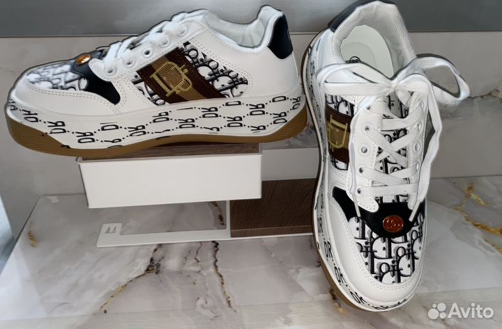 Кроссовки женские 38 размер новые