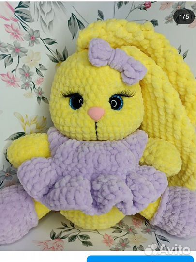 Вязаная игрушка заяц