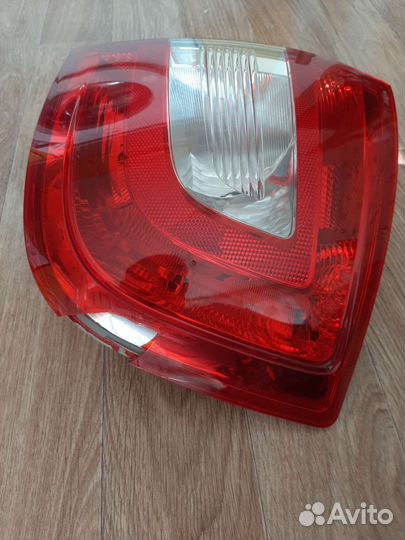 Фара оригинальная задняя правая на skoda rapid