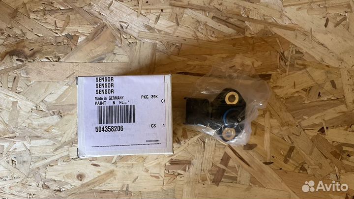 CNH Датчик давления масла