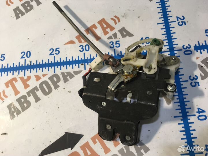 Мазда 6 Замок крышки багажника