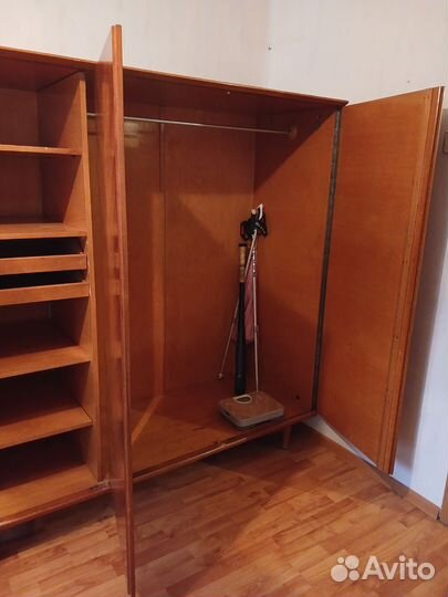 Шифоньер трёхстворчатый. 62 года