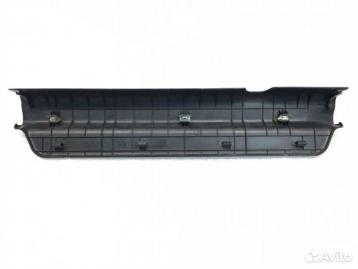 Накладка на порог салона передняя правая Kia