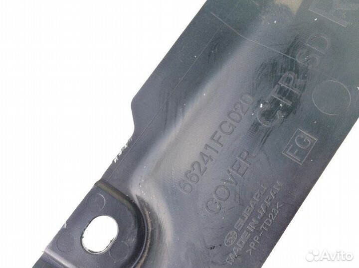 Накладка центральной консоли правая Subaru Impreza