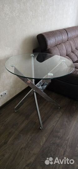 Кухонный стол стеклянный