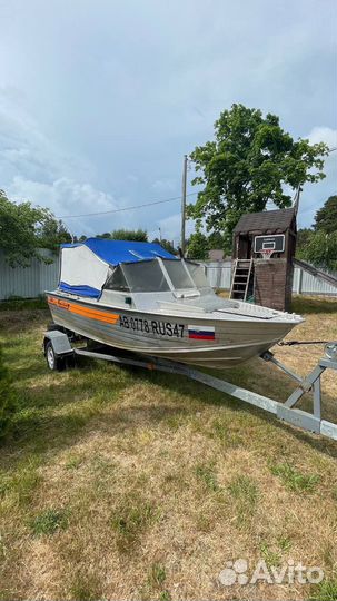 Катер с мотором