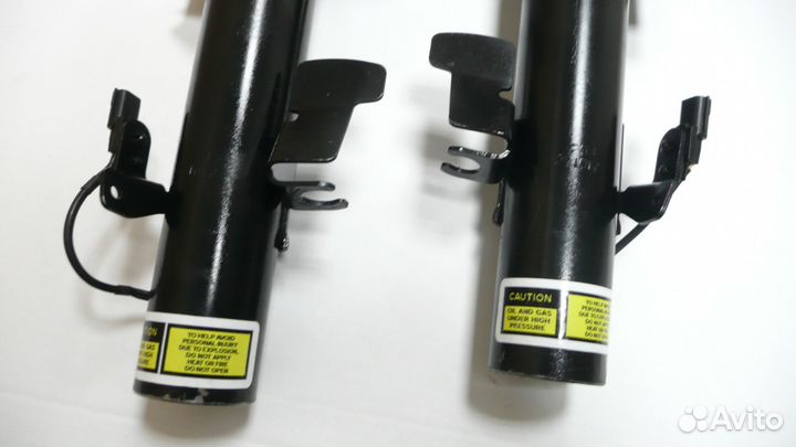 Передний правый амортизатор Range Rover Evoque