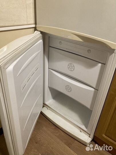 Холодильник LG рабочий